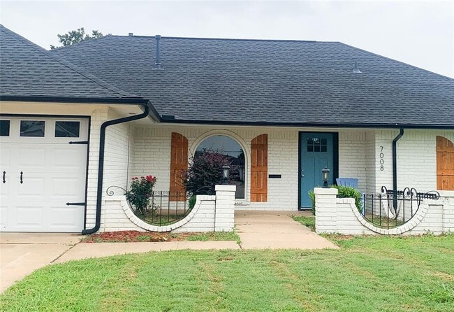 7008 Comanche Ave in Warr Acres, OK - Building Photo - Building Photo