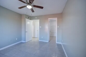 11399 S Kirkwood Rd in Houston, TX - Building Photo - Building Photo