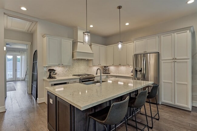 62 Dobbs View Ln