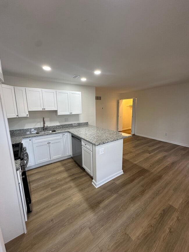 8 Cedar Ave in Towson, MD - Building Photo - Building Photo