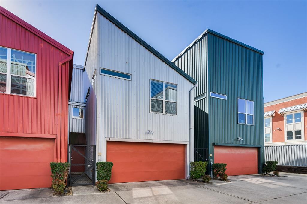 21 N Ennis St in Houston, TX - Building Photo