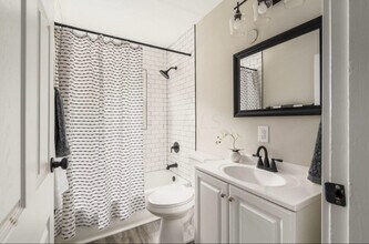 1855 Jermain Dr in Columbus, OH - Foto de edificio - Building Photo