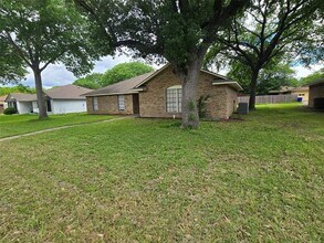 925 Shell Ln in Lancaster, TX - Building Photo - Building Photo