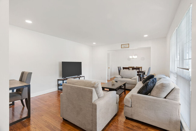 5382 Kings Park Dr in St. Louis, MO - Building Photo - Building Photo