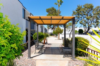 The Diplomat Apartments in Las Vegas, NV - Building Photo - Building Photo