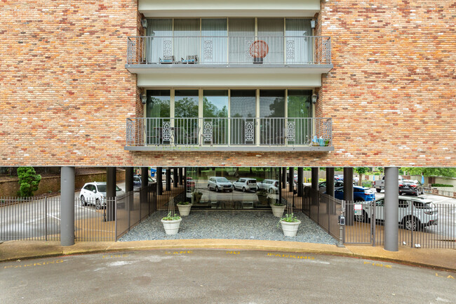 Park Terrace Condos in Memphis, TN - Foto de edificio - Building Photo