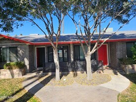 324 W Pasadena Ave in Phoenix, AZ - Building Photo