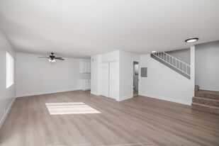 Peninsula Villas in Rancho Palos Verdes, CA - Building Photo