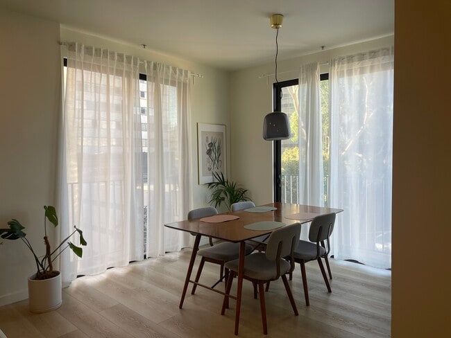 625 S Berendo St, Unit 307 in Los Angeles, CA - Foto de edificio - Building Photo