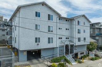 Dry Creek Apartments in Seattle, WA - Building Photo - Building Photo