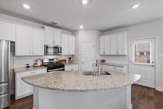 8439 Knapp Rise in San Antonio, TX - Building Photo - Building Photo