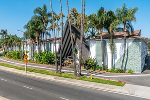 Oasis Apartments in West Covina, CA - Building Photo