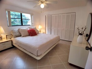 6880 Abbott Ave in Miami Beach, FL - Building Photo - Building Photo