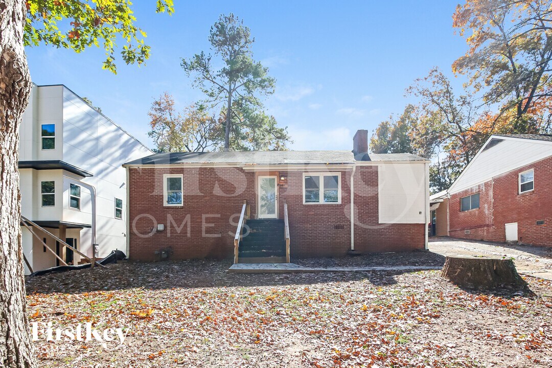 2081 Glenwood Ave SE in Atlanta, GA - Foto de edificio