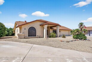 13511 W Gemstone Dr in Sun City West, AZ - Building Photo