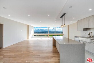 2222 Ave of the Stars in Los Angeles, CA - Building Photo - Building Photo