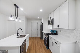 2148 Green Forrest Dr in Decatur, GA - Building Photo - Building Photo
