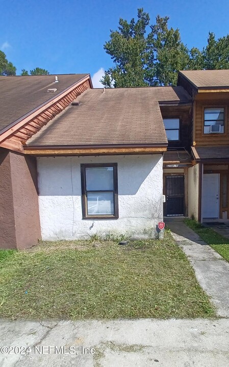 7641 Melissa Ct N in Jacksonville, FL - Building Photo