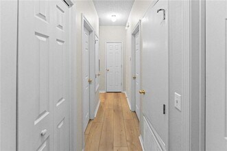 1552 S Tally Ho Dr in Fayetteville, AR - Building Photo - Building Photo