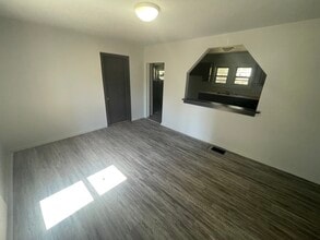 102 Elmwood Ave in Danville, IL - Building Photo - Building Photo