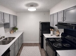 Burning Tree Apartments in Hermitage, TN - Building Photo - Building Photo