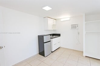 2385 SW 15th St in Miami, FL - Building Photo - Building Photo