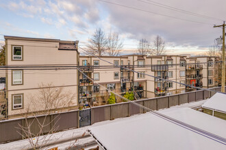 Mariner Mews in Vancouver, BC - Building Photo - Building Photo