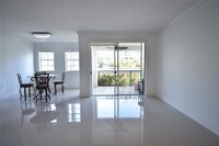 3135 NE 184th St, Unit 2102 in North Miami Beach, FL - Building Photo - Building Photo