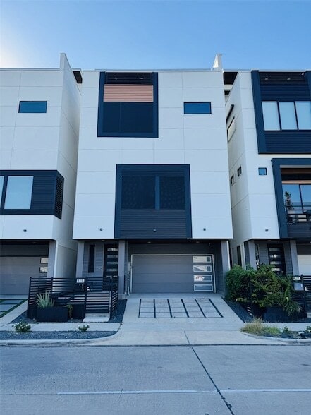 525 Memorial Heights Dr in Houston, TX - Foto de edificio - Building Photo