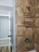 57 W 73rd St, Unit #2 in Chicago, IL - Foto de edificio - Building Photo