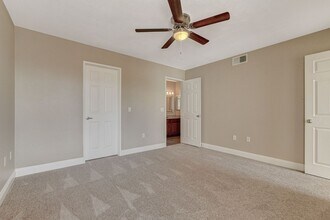 6800 E Lake Mead Blvd in Las Vegas, NV - Building Photo - Building Photo
