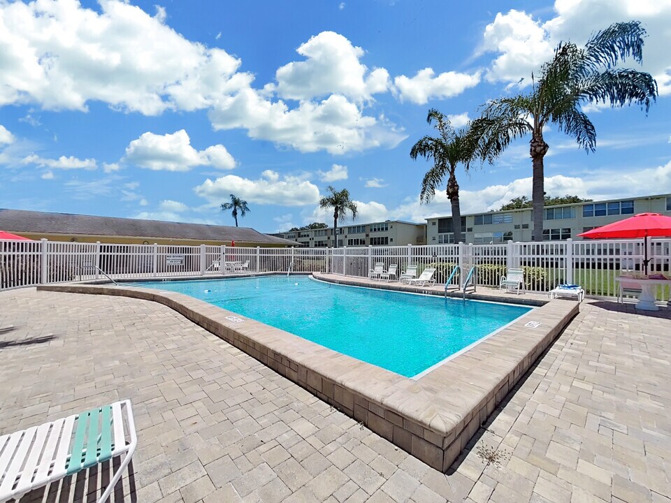 1400 Gandy Blvd N, Unit Windjammer in St. Petersburg, FL - Building Photo