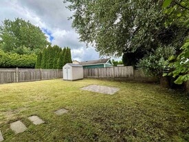 5232-201A 201A St in Langley, BC - Building Photo