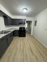 2020 Somerset Dr-Unit -Unit 1 in Hendersonville, NC - Foto de edificio - Building Photo