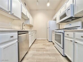 3321 Indian Shadow St in Las Vegas, NV - Building Photo - Building Photo