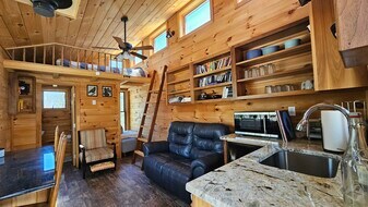 111 Wiswall Hill Rd, Unit Tiny home/mini cottage in Newfane, VT - Building Photo