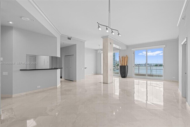 888 Brickell Key Dr in Miami, FL - Building Photo - Building Photo