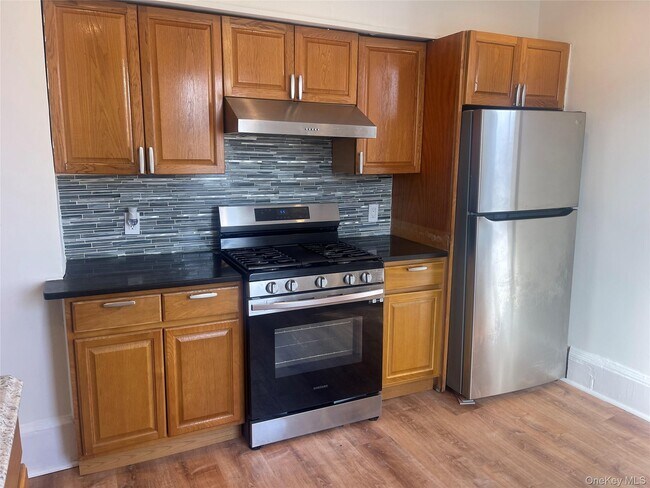 200 Claridge Ave in Elmont, NY - Building Photo - Building Photo