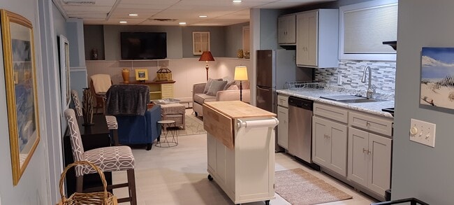 21 Middle Rd, Unit Apartment in Narragansett, RI - Building Photo - Building Photo