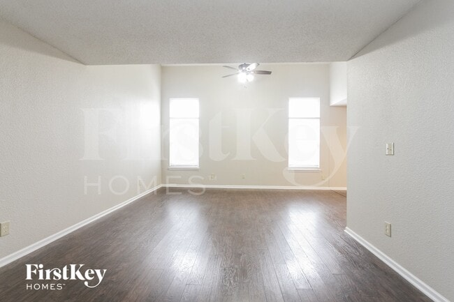 8145 Maple Stream Ln in Indianapolis, IN - Foto de edificio - Building Photo