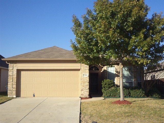 9904 Henna Ln in Fort Worth, TX - Foto de edificio