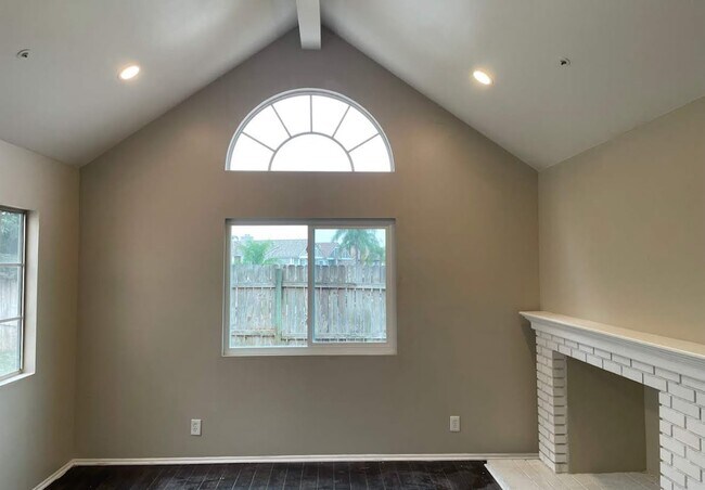 135586 W Maui Ln in Surprise, AZ - Building Photo - Building Photo