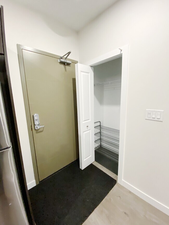 1730 Leila Av in Winnipeg, MB - Building Photo - Building Photo