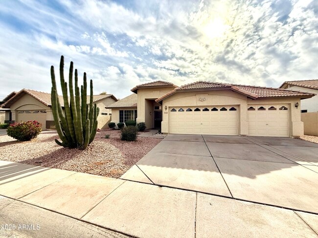 property at 1515 E Linda Ln