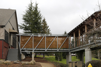 Creekside Woods in Wilsonville, OR - Building Photo - Building Photo