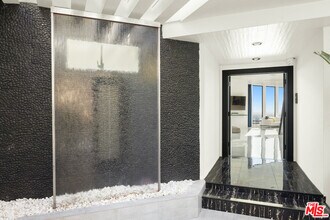 2231 Sunset Plaza Dr in Los Angeles, CA - Building Photo - Building Photo
