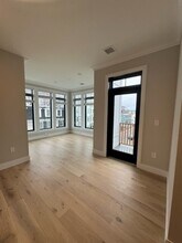 167 Everett St, Unit 204 in Boston, MA - Building Photo - Building Photo