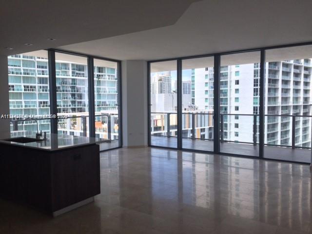 68 SE 6th St, Unit 2211 in Miami, FL - Building Photo