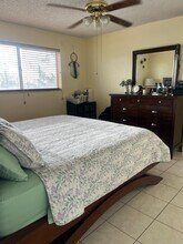2735 W 52nd St, Unit 502 in Hialeah, FL - Foto de edificio - Building Photo