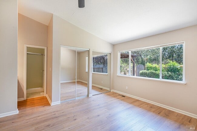 943 Foothill Dr in Windsor, CA - Building Photo - Building Photo